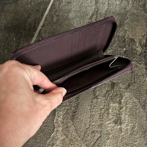 NWT COACH Medium ID Zip Around Wallet - Picture 9 of 13